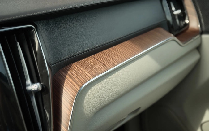 Volvo XC 60 cena 126800 przebieg: 103000, rok produkcji 2019 z Zduny małe 667